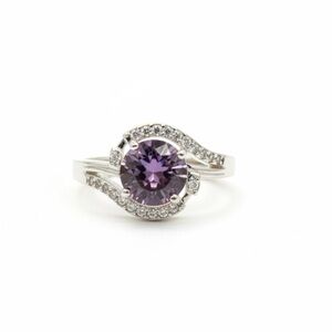 🧚🏻‍♀️ Silver Tone and Purple (simulated Alexandrite)Gemstone Ring 8.75